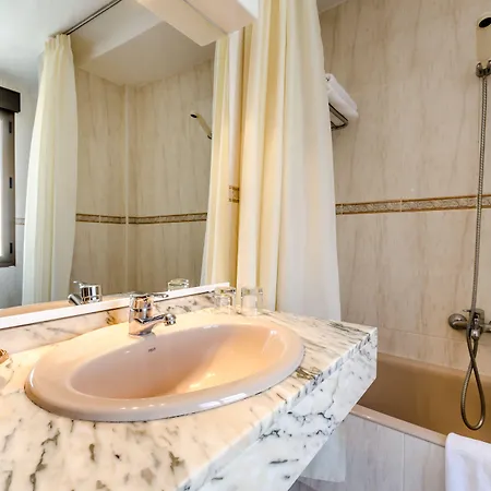 Hotel Sacromonte 3*